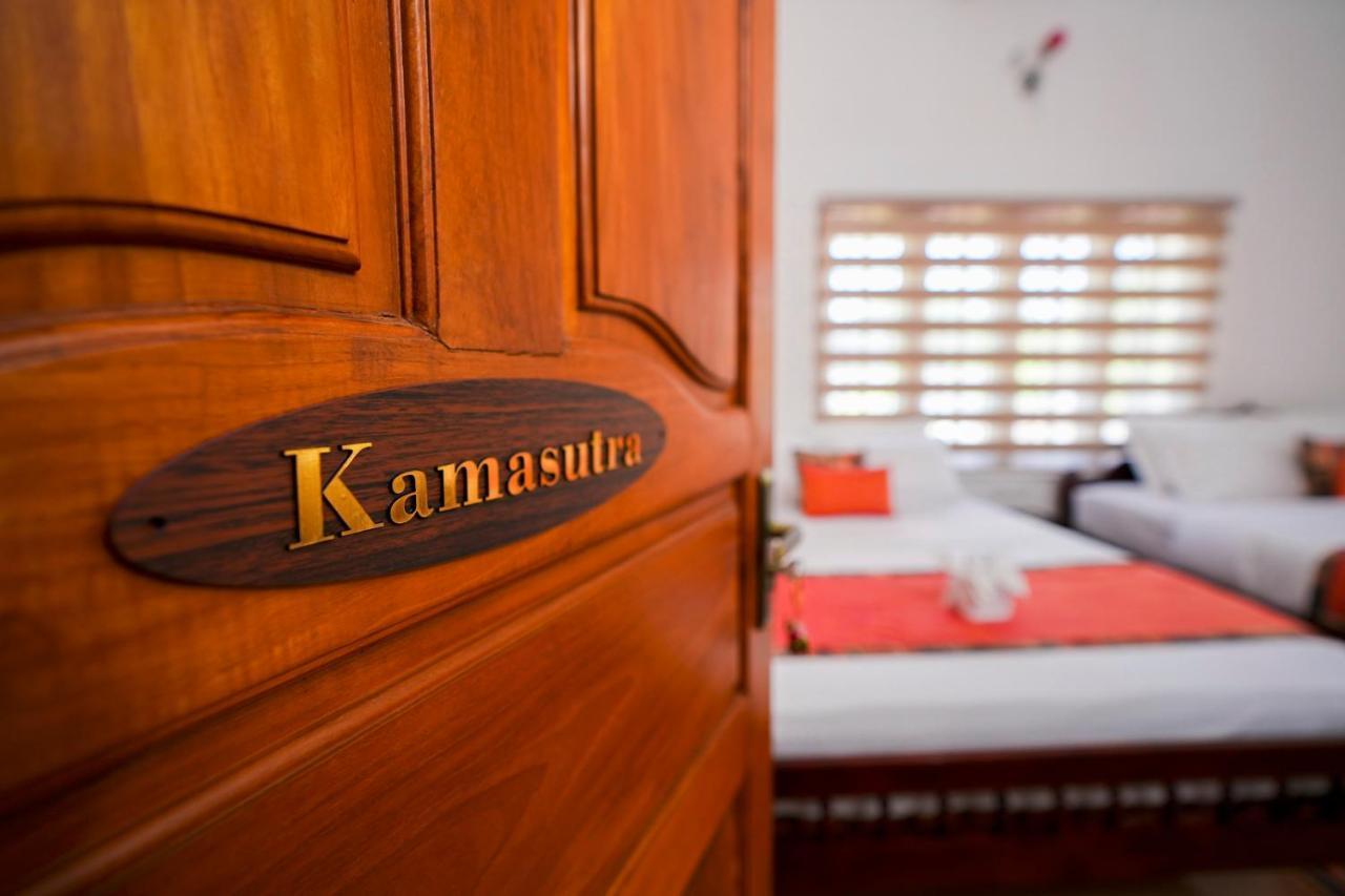 Parudeesa - Heavenly- Luxurious Palace Look-Near Cbd - Kerala - India With Breakfast Kāladi 客房 照片