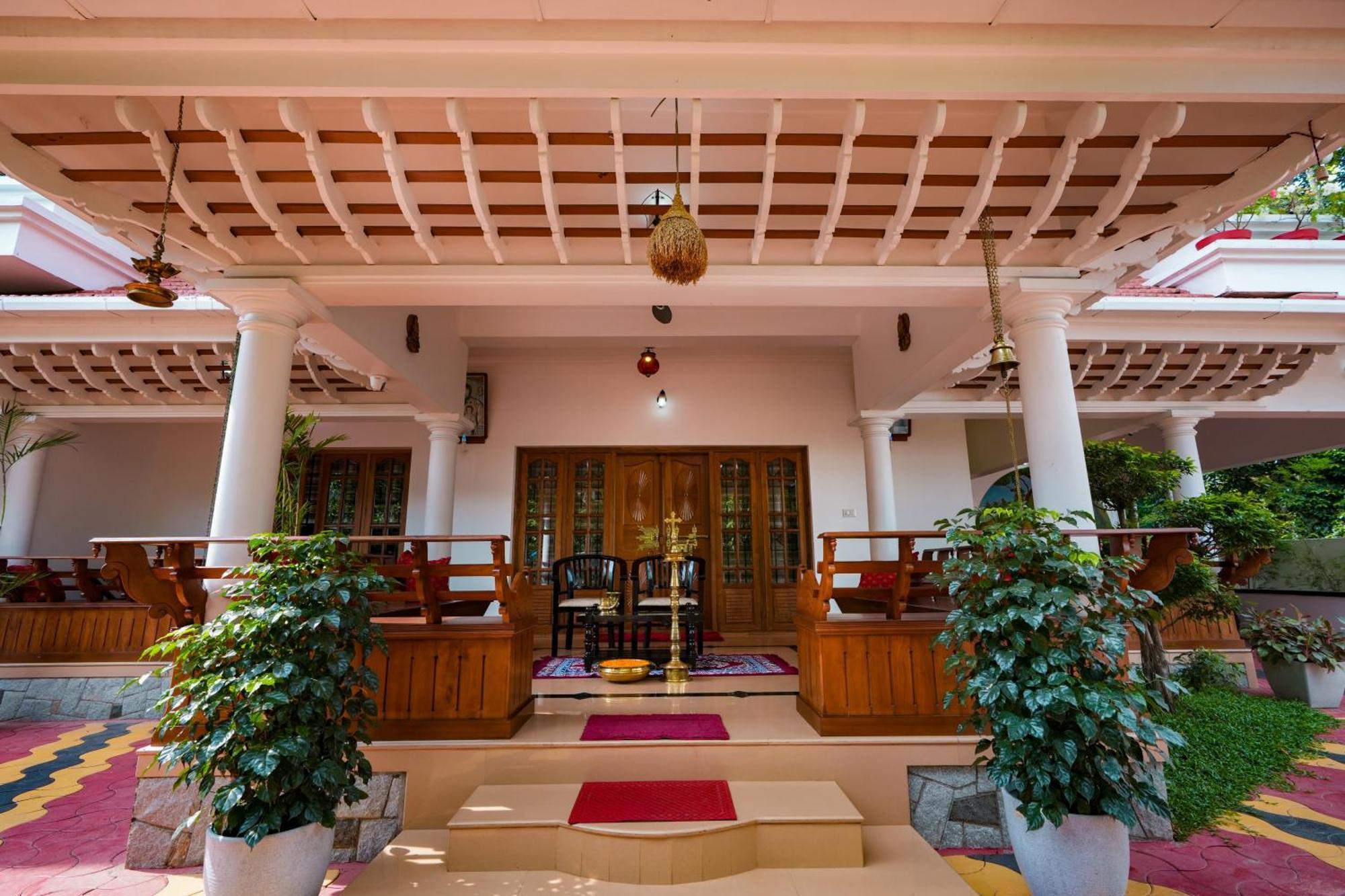 Parudeesa - Heavenly- Luxurious Palace Look-Near Cbd - Kerala - India With Breakfast Kāladi 外观 照片
